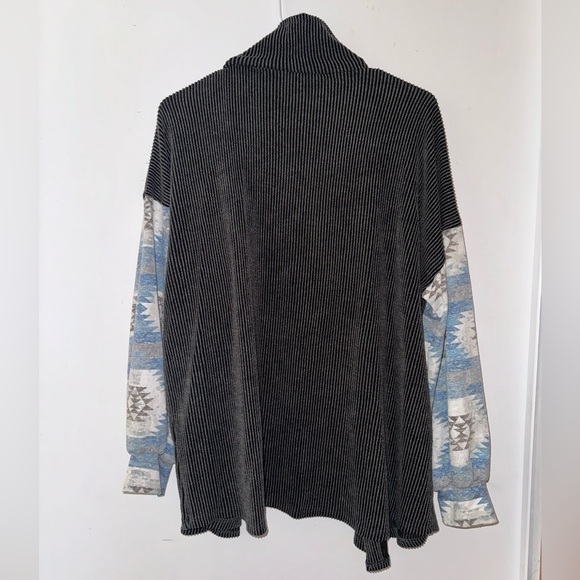 Aztec Gray Ribbed Sweater - Picture 6 of 6